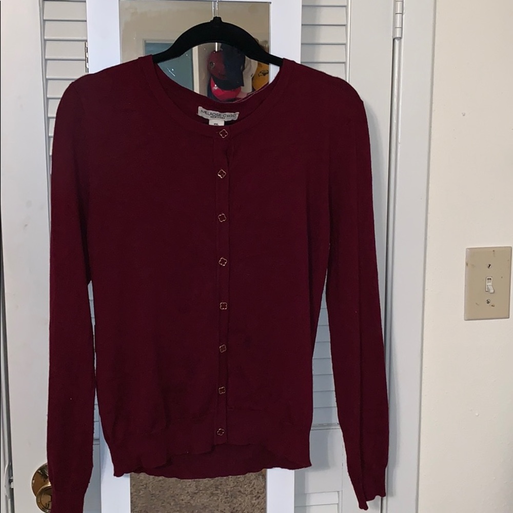 Women’s long sleeve burgundy sweater with buttons